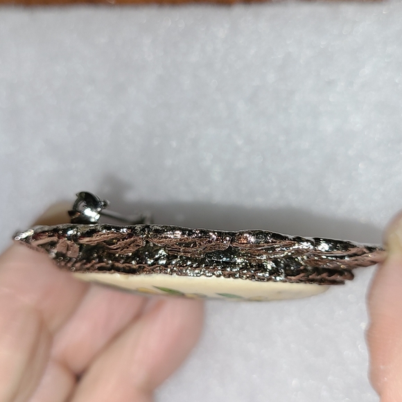 Vintage Blue Birds Cameo Brooch Hand Made Yellow Violet Flowers Artisan Signed - Picture 6 of 8